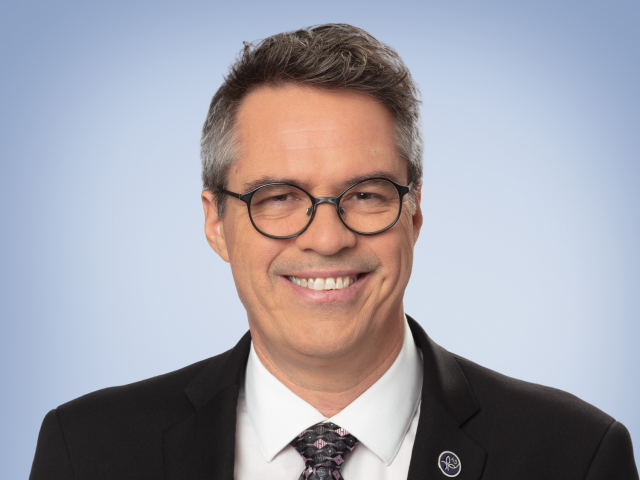 Stéphane Sainte-Croix - official photo - 5 x 4 in.